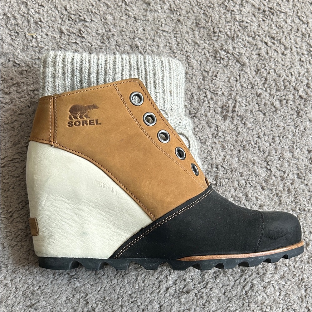 Sorel Tan and Black Winter Boots with Cream Knit Cuff - Picture 2 of 7